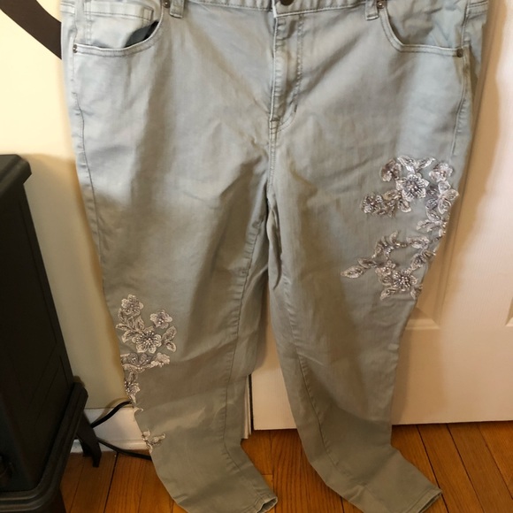 Lane Bryant super stretch grey jeans with decals - Picture 1 of 2